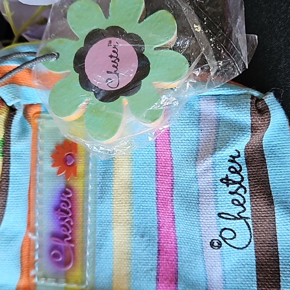 Sun & Sand Chester Hand Bag with Wooden Flower Hang Tag NWT - Picture 3 of 10